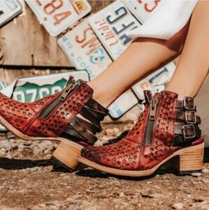 FreeBird Dahlia Celestial Laser Cut Moon Star Booties size 6